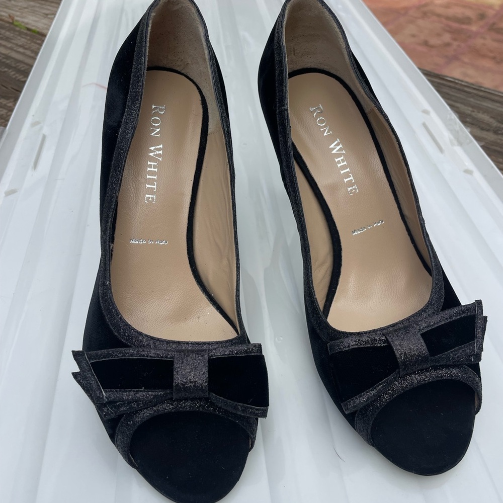 Ron White velvets black heel with bow on toe. Never worn. Glitter around bow.